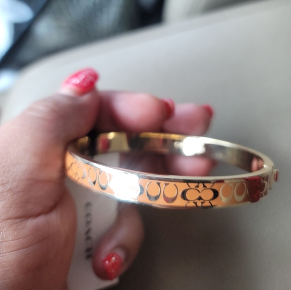 AUTHENTIC 100% COACH Women's C Logo Hinged Bangle Bracelet Tan  NWT - Picture 11 of 11